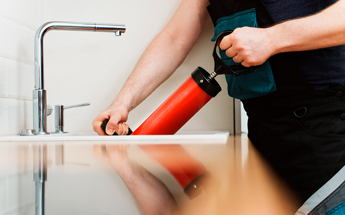 Cómo evitar atascos en fregaderos con trucos sencillos